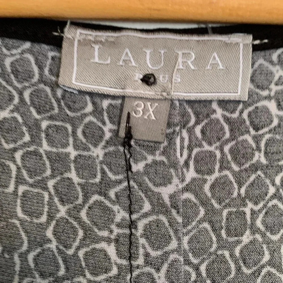 Laura 3X - Picture 3 of 6